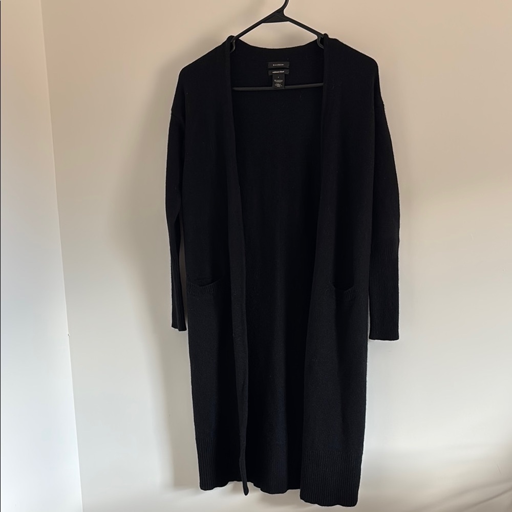 Halogen Cashmere Blend Cardigan in Black. 70% wool 30% cashmere.